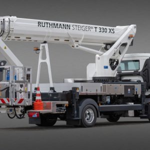 RUTHMANN_STEIGER_T_330_XS_Rueckansicht_Dachdecker
