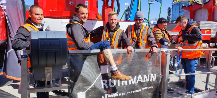 Jörg Wörle präsentiert sein ,,Club of 100"-RUTHMANN-Tattoo auf seinem Bein!