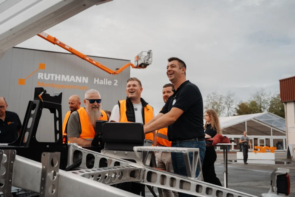 Sales & Service Partner Meeting Ruthmann. Training on VA-200-F.