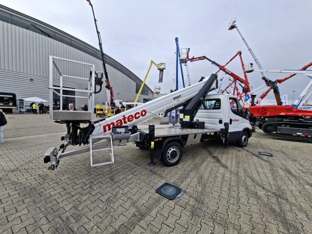 VERSALIFT V-270 auf den Platformers' Days 2027 mit mateco Beschriftung